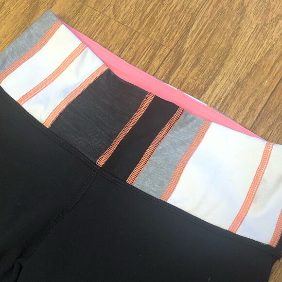 Lululemon Black Pink Stripe Polka Dot Wunder Under Crop Capri Leggings - Picture 7 of 13